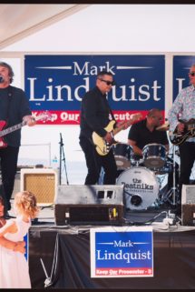 Kickoff Concert with The Beatniks